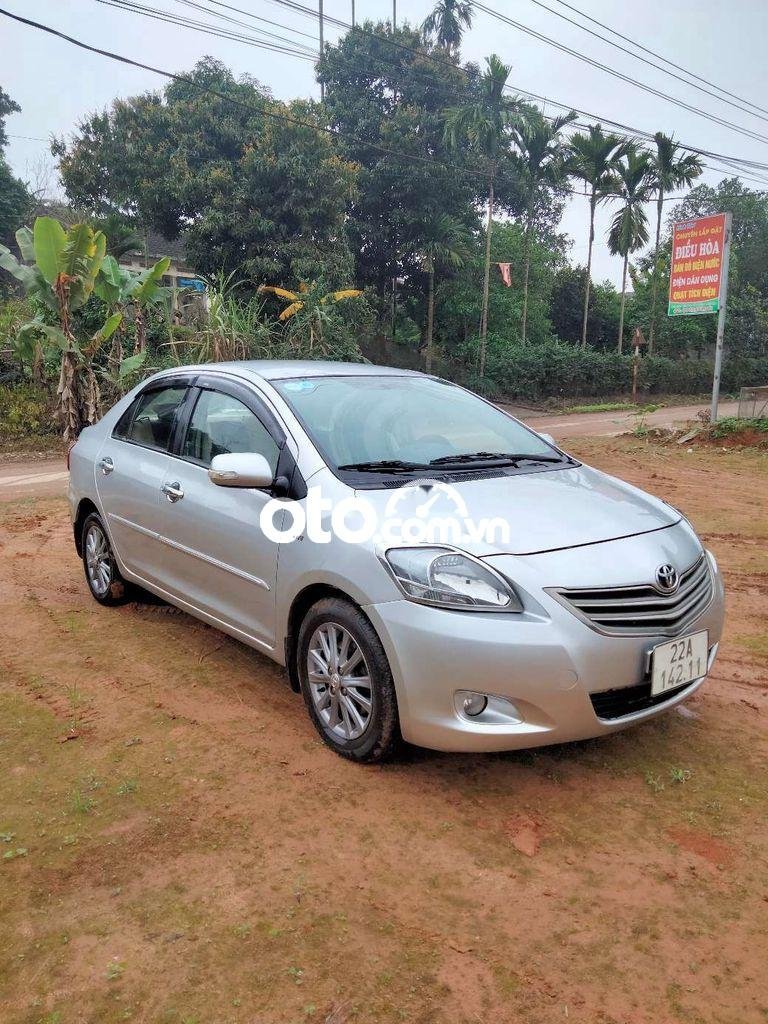 Toyota Vios 2013 - Bán Toyota Vios 1.5E MT sản xuất 2013, màu bạc, giá chỉ 255 triệu