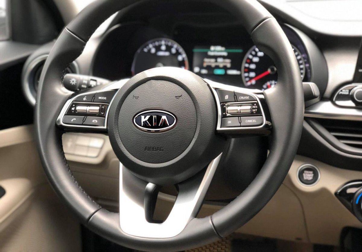 Kia Cerato 2019 - Bán Kia Cerato 1.6AT Luxury sản xuất 2019, màu trắng chính chủ