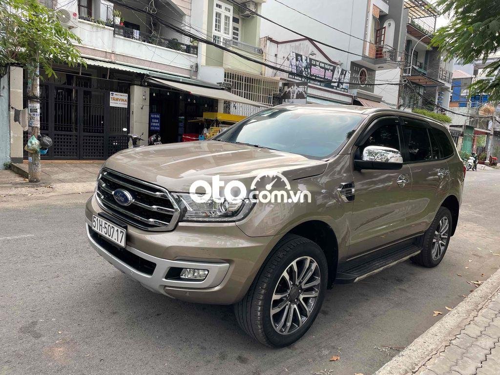 Ford Everest 2018 - Cần bán gấp Ford Everest sản xuất năm 2018, màu nâu, nhập khẩu