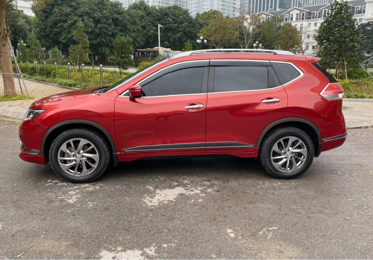 Nissan X trail 2018 - Cần bán xe Nissan X trail 2.0 Premium sản xuất 2018, màu đỏ