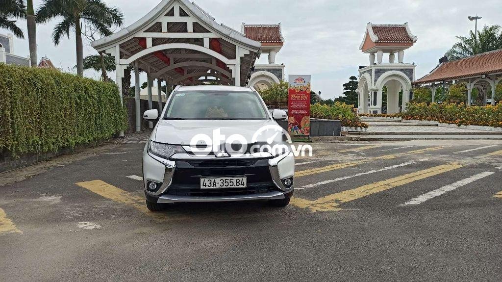 Mitsubishi Stavic 2018 - Xe Mitsubishi Outlander năm 2018, màu trắng 