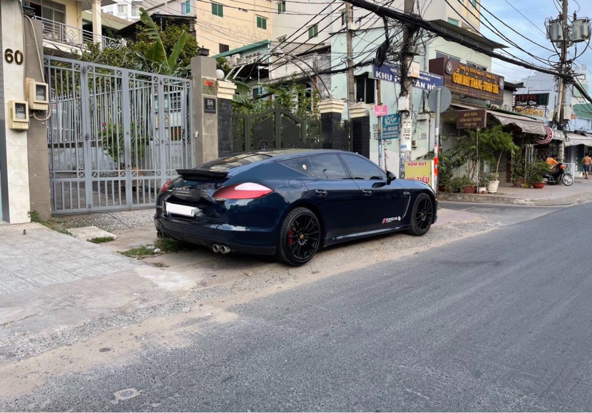 Porsche Panamera 2013 - Bán Porsche Panamera 4 2013, màu xanh lam, xe nhập 