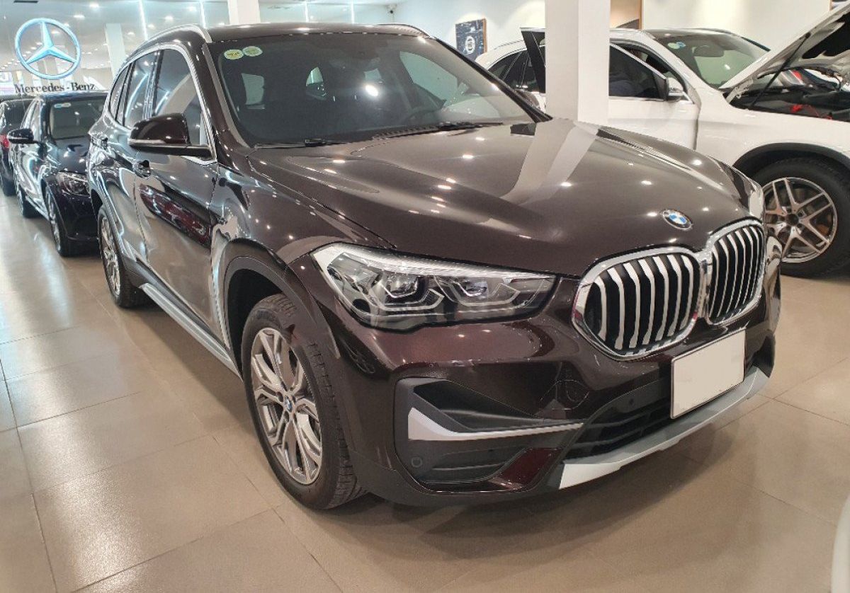 BMW X1 2021 - Bán xe BMW X1 sDrive18i năm sản xuất 2021, màu nâu, nhập khẩu