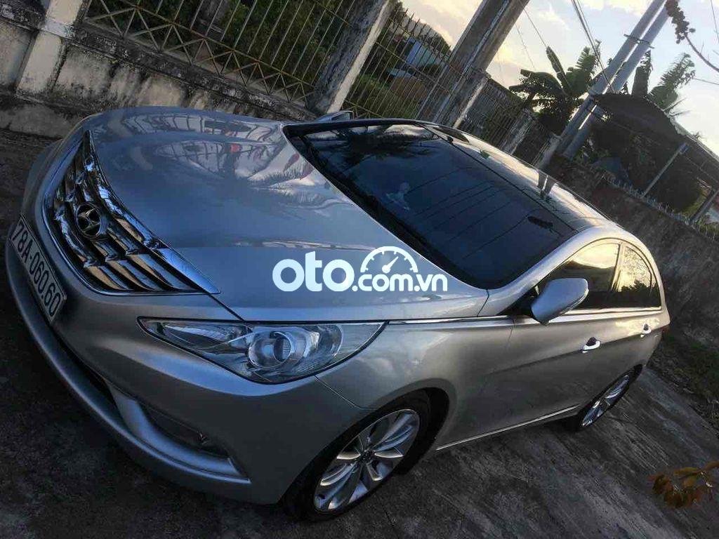 Hyundai Sonata 2010 - Xe Hyundai Sonata sản xuất năm 2010, màu bạc