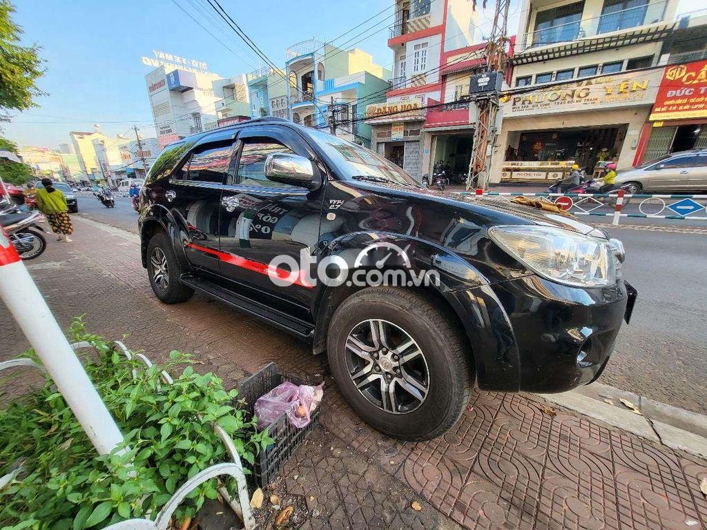 Toyota Fortuner 2009 - Cần bán lại xe 2.7V Toyota Fortuner năm sản xuất 2009, màu đen 