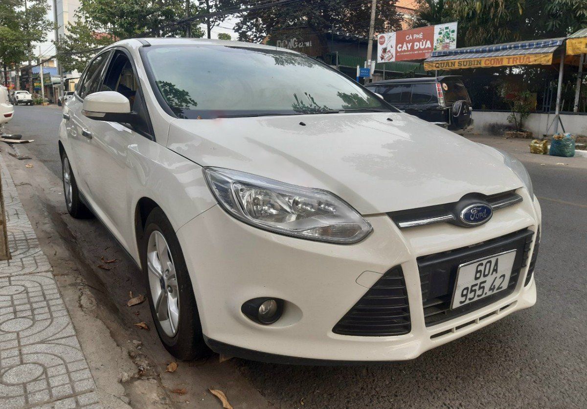 Ford Focus 2015 - Bán ô tô Ford Focus 1.6L sản xuất năm 2015, màu trắng chính chủ