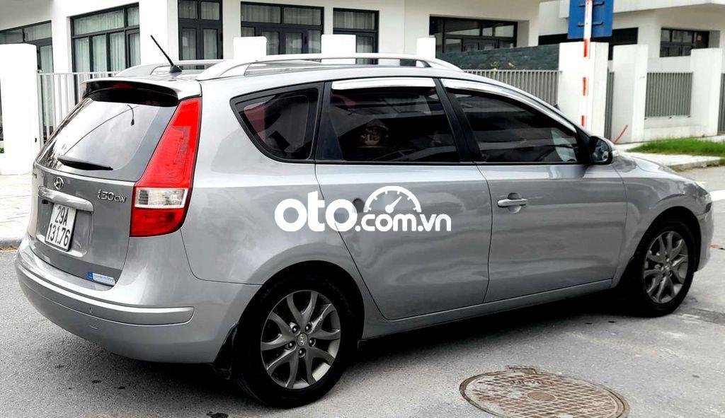 Hyundai i30 2010 - Cần bán xe Hyundai i30 AT sản xuất 2010, màu bạc, nhập khẩu nguyên chiếc