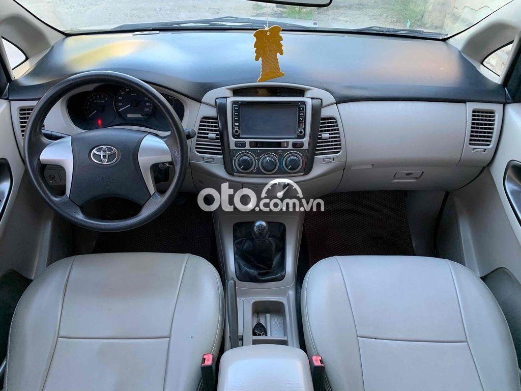 Toyota Innova 2012 - Cần bán lại xe Toyota 2.0G Innova sản xuất năm 2012, màu bạc