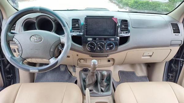 Toyota Hilux 2009 - Bán Toyota Hilux 3.0G 4x4MT sản xuất năm 2009, màu đen, xe nhập, giá chỉ 355 triệu