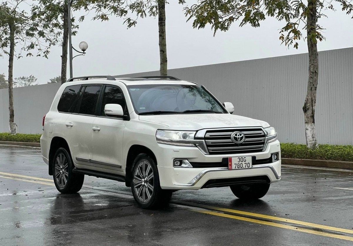 Toyota Land Cruiser 2020 - Cần bán Toyota Land Cruiser VX 4.6 V8 sản xuất năm 2020, màu trắng, xe nhập