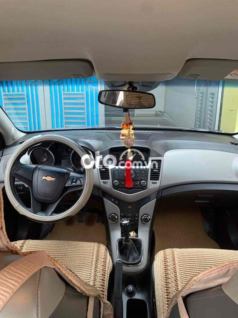 Chevrolet Cruze 2014 - Cần bán xe Chevrolet Cruze sản xuất năm 2014, màu đen, giá chỉ 298 triệu