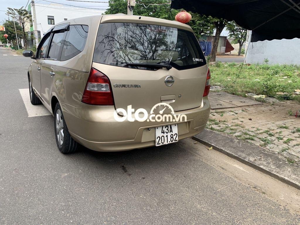 Nissan Livina 2011 - Cần bán lại xe Nissan Livina 1.8MT năm 2011