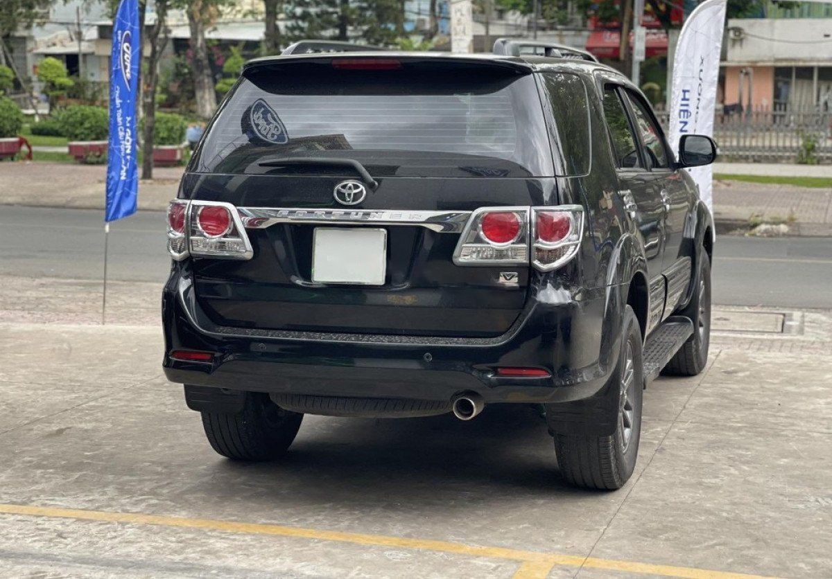 Toyota Fortuner 2014 - Xe Toyota Fortuner 2.7V 4x4 năm 2014, màu đen xe gia đình