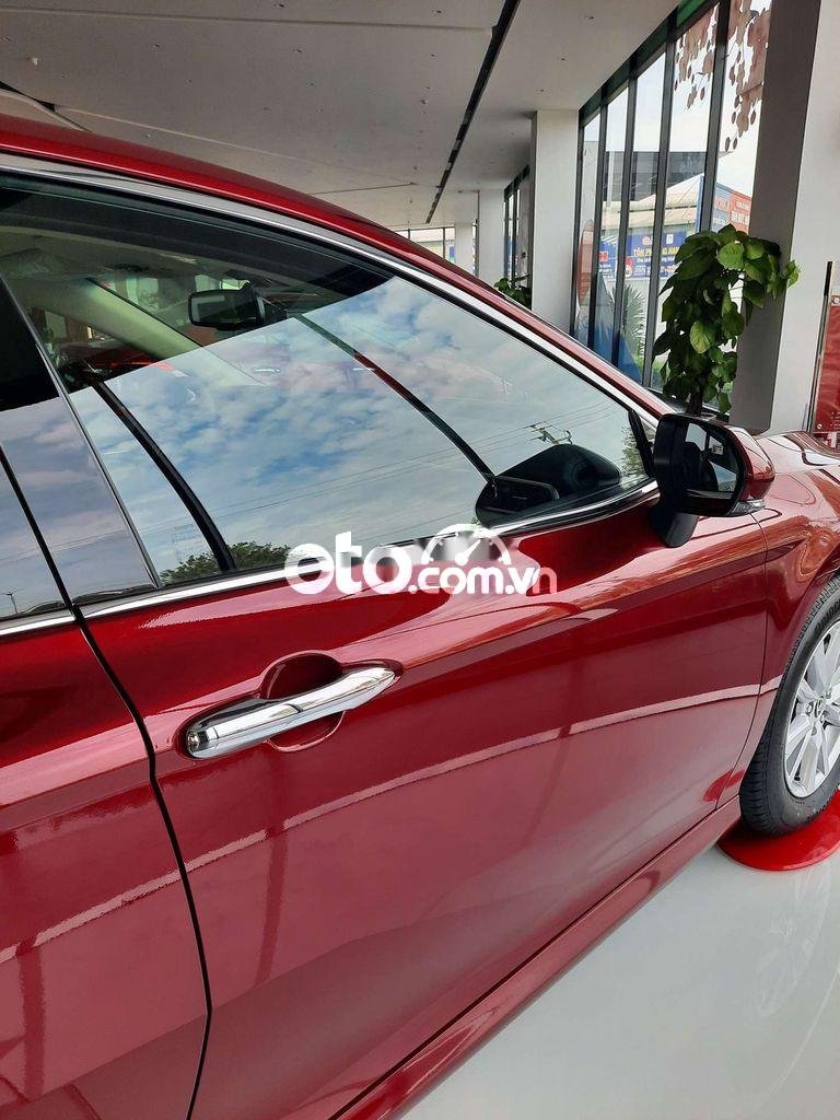 Toyota Camry 2022 - Cần bán Toyota Camry sản xuất 2022, màu đỏ, xe nhập