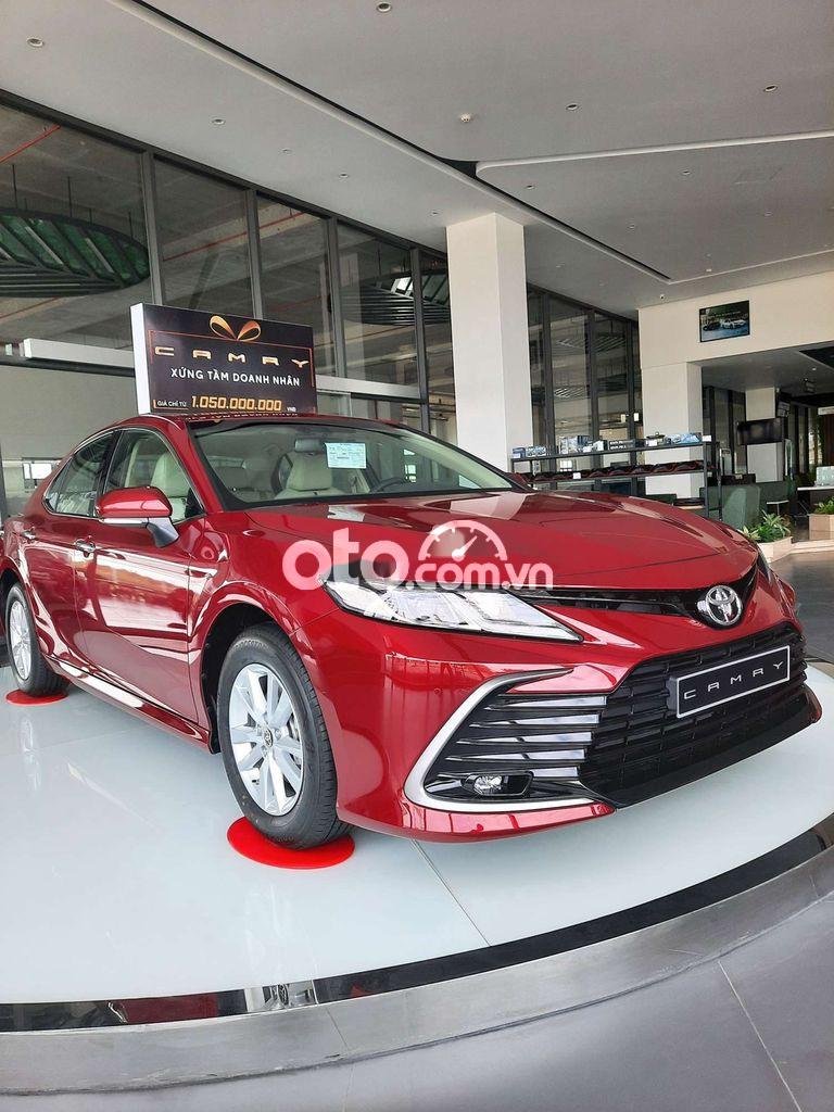 Toyota Camry 2022 - Cần bán Toyota Camry sản xuất 2022, màu đỏ, xe nhập