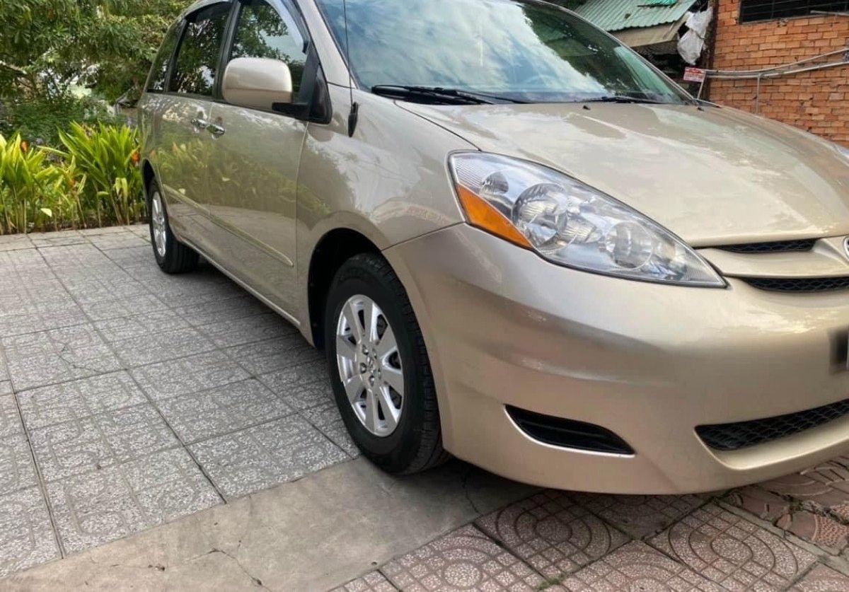 Toyota Sienna 2007 - Bán Toyota Sienna LE 3.5AT AWD sản xuất 2007, màu vàng, xe nhập