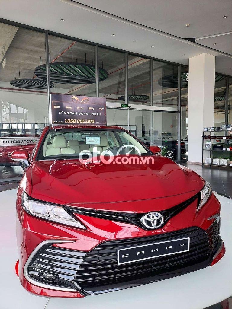 Toyota Camry 2022 - Cần bán Toyota Camry sản xuất 2022, màu đỏ, xe nhập