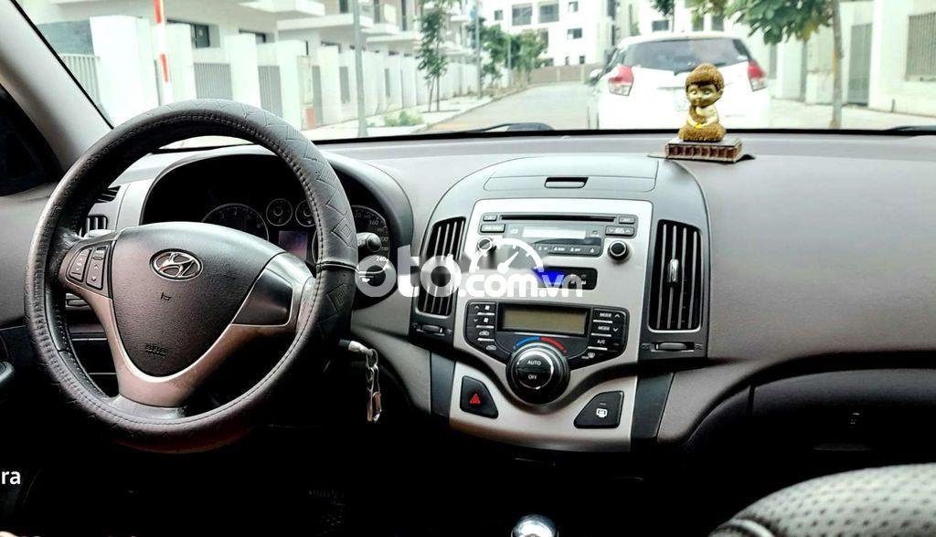 Hyundai i30 2010 - Cần bán xe Hyundai i30 AT sản xuất 2010, màu bạc, nhập khẩu nguyên chiếc