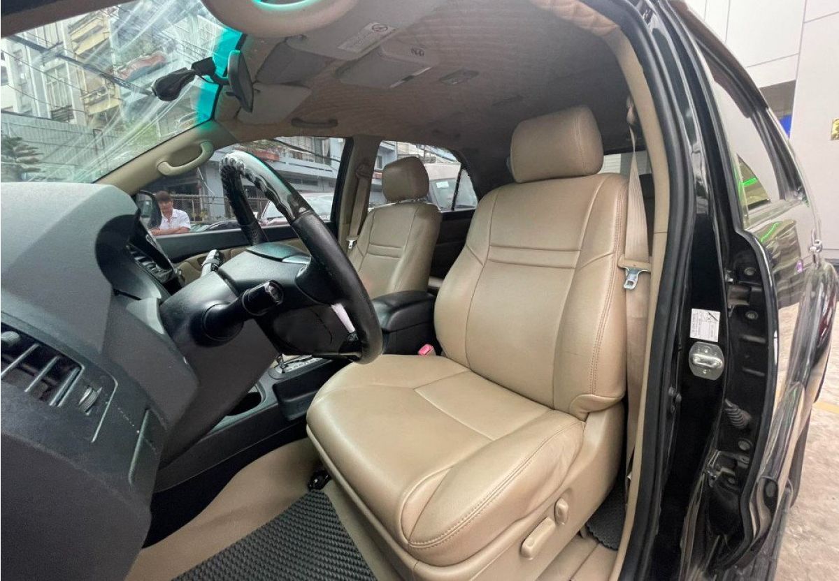 Toyota Fortuner 2014 - Xe Toyota Fortuner 2.7V 4x4 năm 2014, màu đen xe gia đình