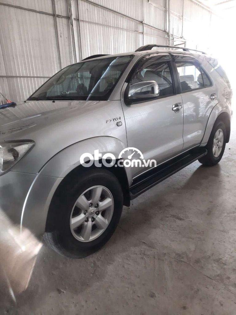 Toyota Fortuner 2010 - Bán xe Toyota Fortuner 2.7V 4x4 AT năm 2010, màu bạc, số tự động