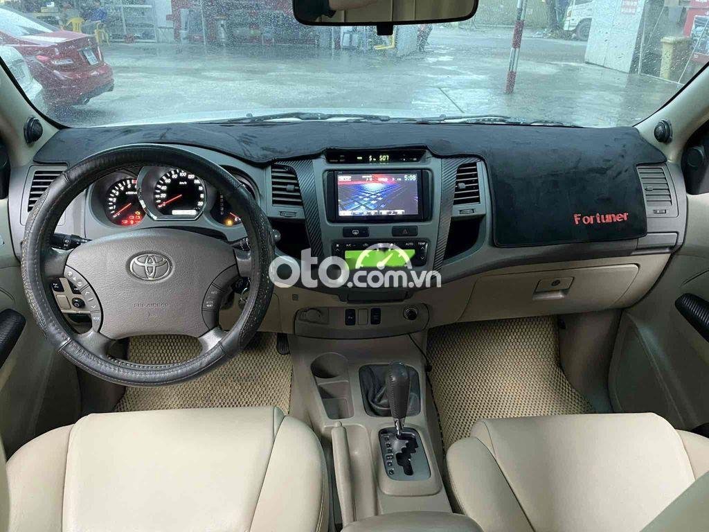 Toyota Fortuner 2011 - Cần bán lại xe Toyota Fortuner 2.7V TRD 4x4 năm sản xuất 2011, màu trắng 