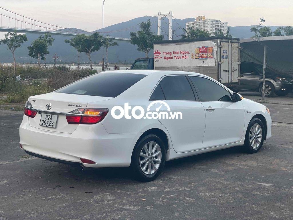 Toyota Camry 2016 - Bán Toyota Camry 2.0E sản xuất 2016, màu trắng