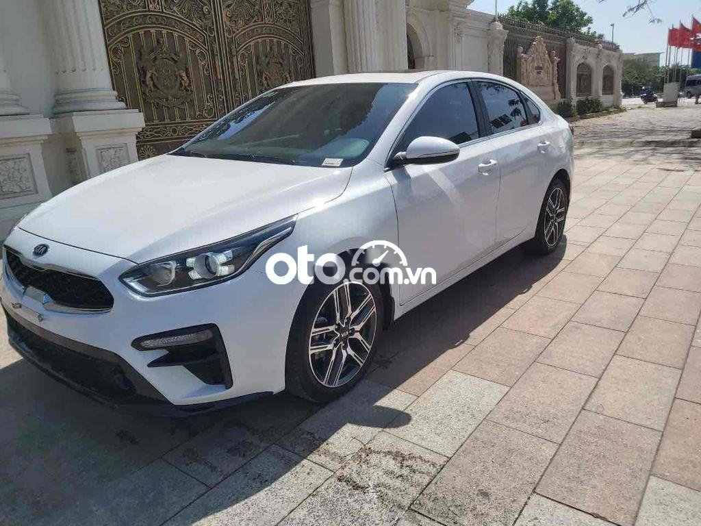 Kia Cerato 2021 - Bán Kia Cerato 1.6 AT Luxury sản xuất năm 2021, màu trắng, giá chỉ 620 triệu