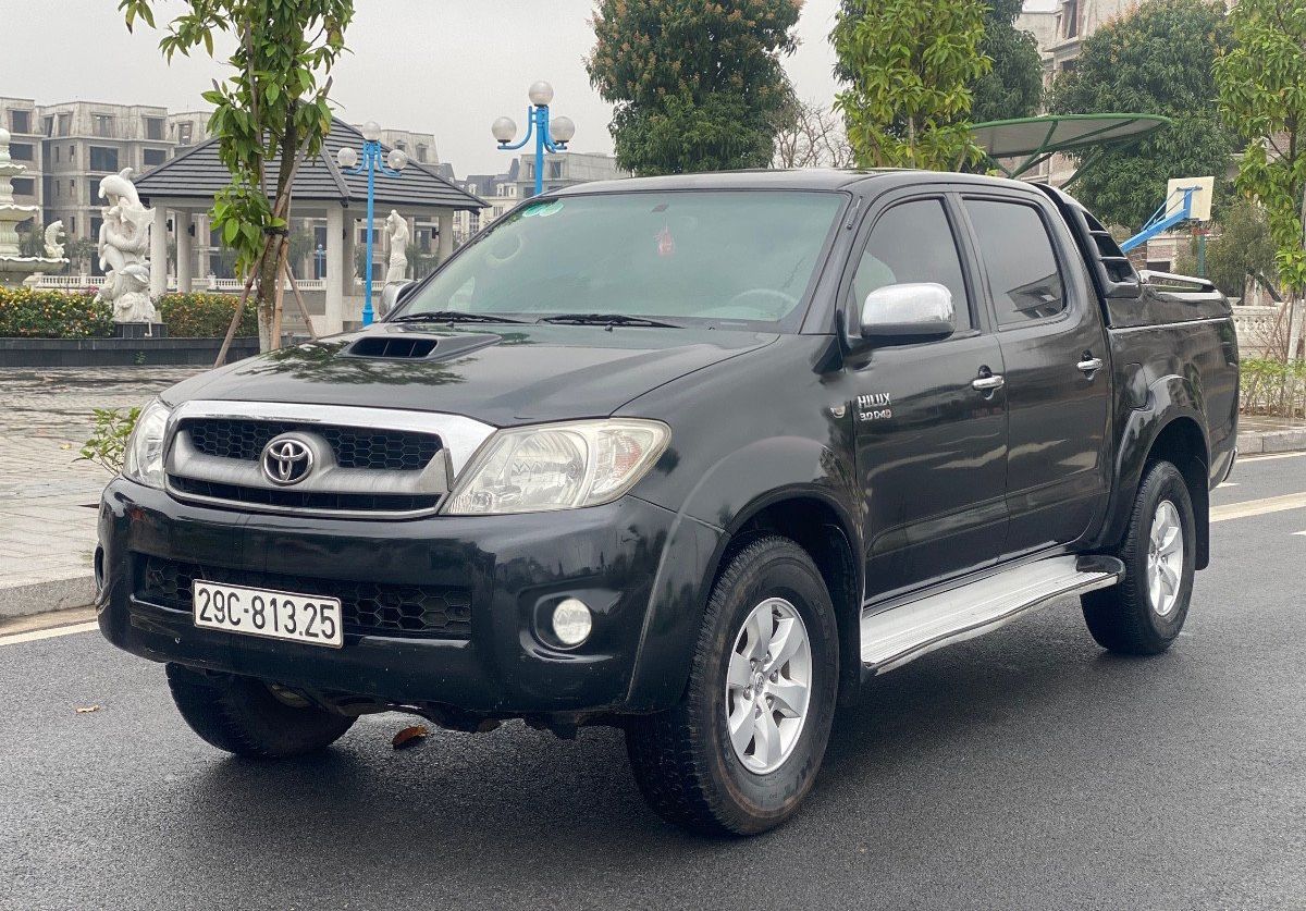 Toyota Hilux 2011 - Xe Toyota Hilux năm sản xuất 2011, màu đen, nhập khẩu giá cạnh tranh