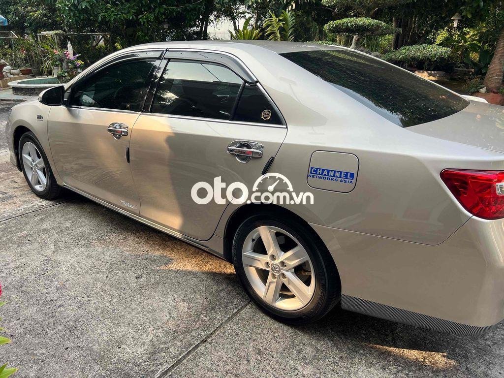 Toyota Camry 2014 - Bán xe Toyota Camry 2.0E sản xuất năm 2014