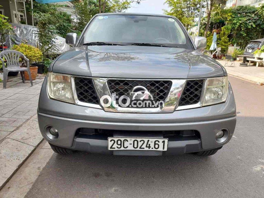 Nissan Navara 2011 - Bán Nissan Navara LE MT sản xuất 2011, màu xám, 300 triệu