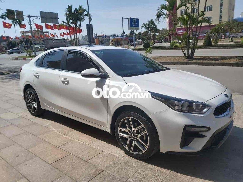 Kia Cerato 2021 - Bán Kia Cerato 1.6 AT Luxury sản xuất năm 2021, màu trắng, giá chỉ 620 triệu