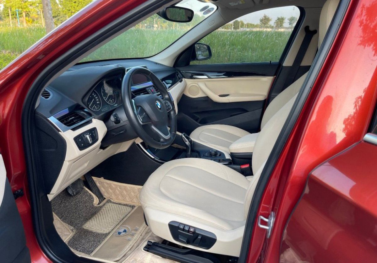BMW X1 2018 - Bán BMW X1 năm sản xuất 2018, màu đỏ, xe nhập
