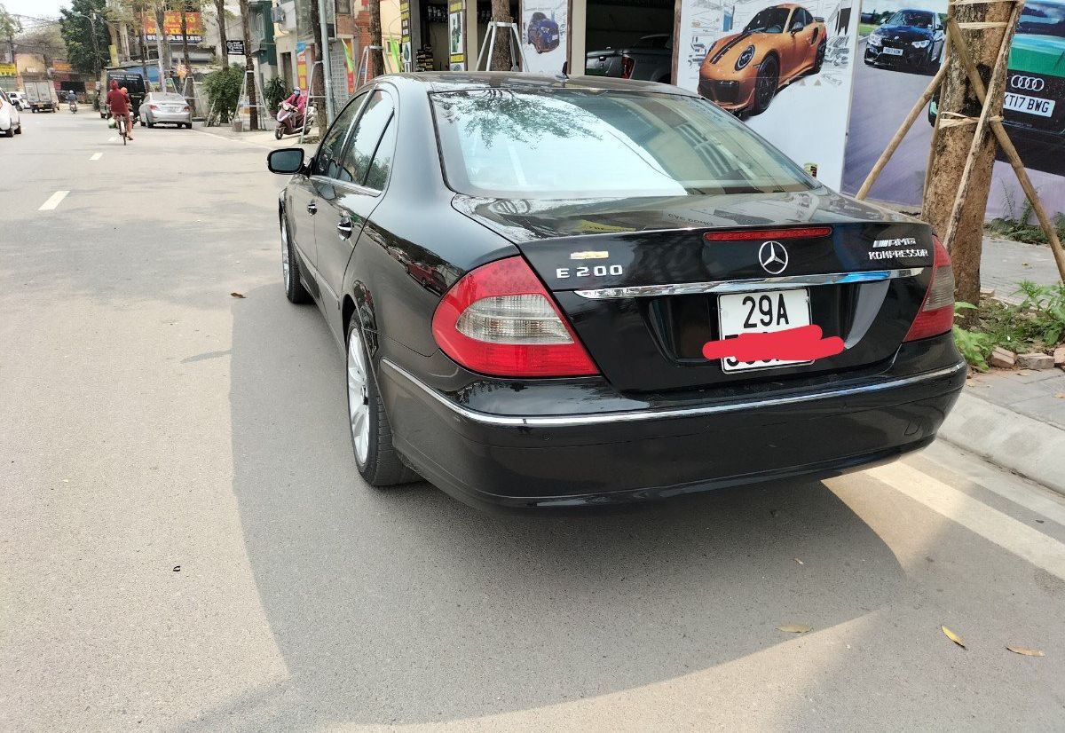 Mercedes-Benz E200 2008 - Bán Mercedes E200 sản xuất 2008, màu đen, giá tốt