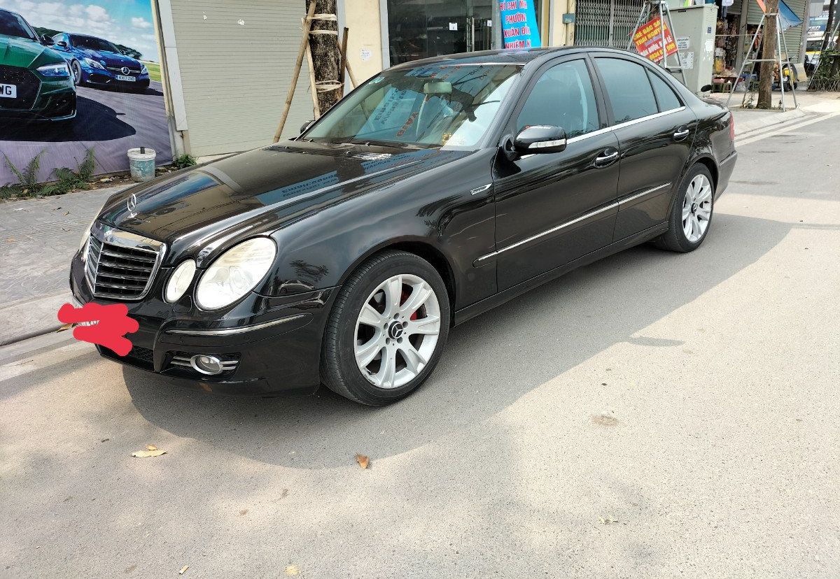 Mercedes-Benz E200 2008 - Bán Mercedes E200 sản xuất 2008, màu đen, giá tốt