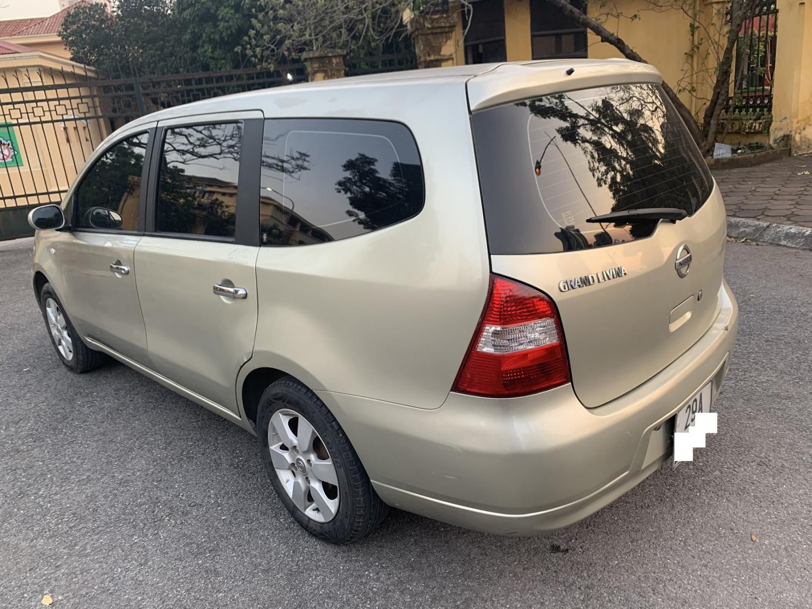 Nissan Grand livina 2011 - Bán ô tô Nissan Grand Livina 1.8MT năm 2011, giá chỉ 235 triệu