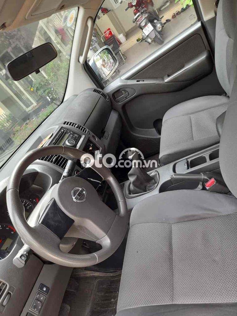 Nissan Navara 2011 - Bán Nissan Navara LE MT sản xuất 2011, màu xám, 300 triệu