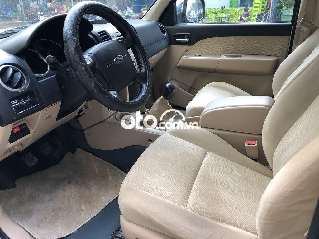 Ford Everest 2011 - Bán Ford Everest 2.5MT năm 2011, màu bạc, nhập khẩu nguyên chiếc