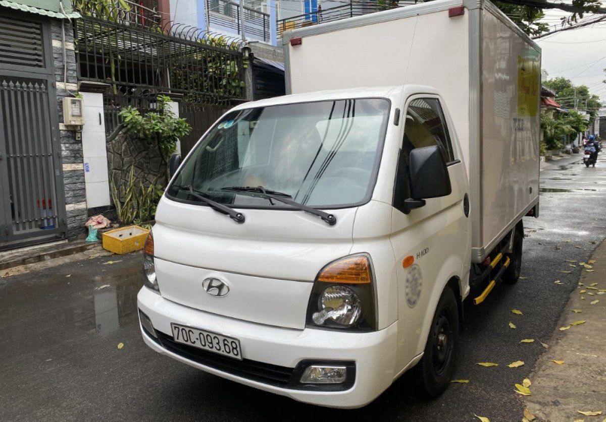 Hyundai H 100 2017 - Bán xe Hyundai H 100 năm sản xuất 2017, màu trắng còn mới