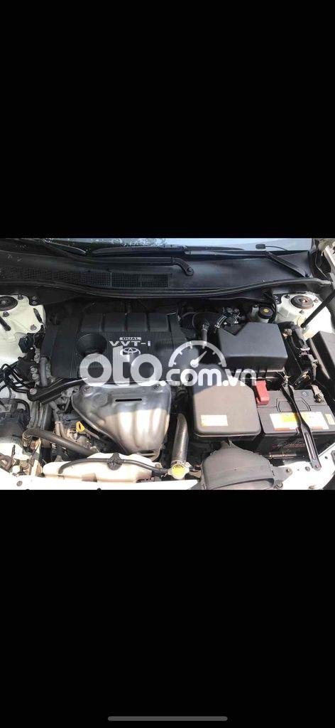 Toyota Camry 2013 - Bán xe Toyota Camry năm 2013, màu trắng, giá 590tr