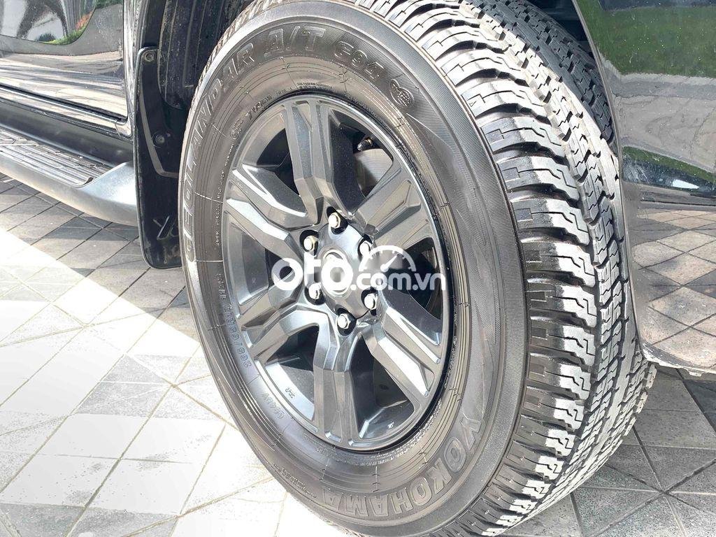 Toyota Hilux 2021 - Xe Toyota Hilux 2.4E 4x2AT năm sản xuất 2021, màu đen, nhập khẩu, giá tốt