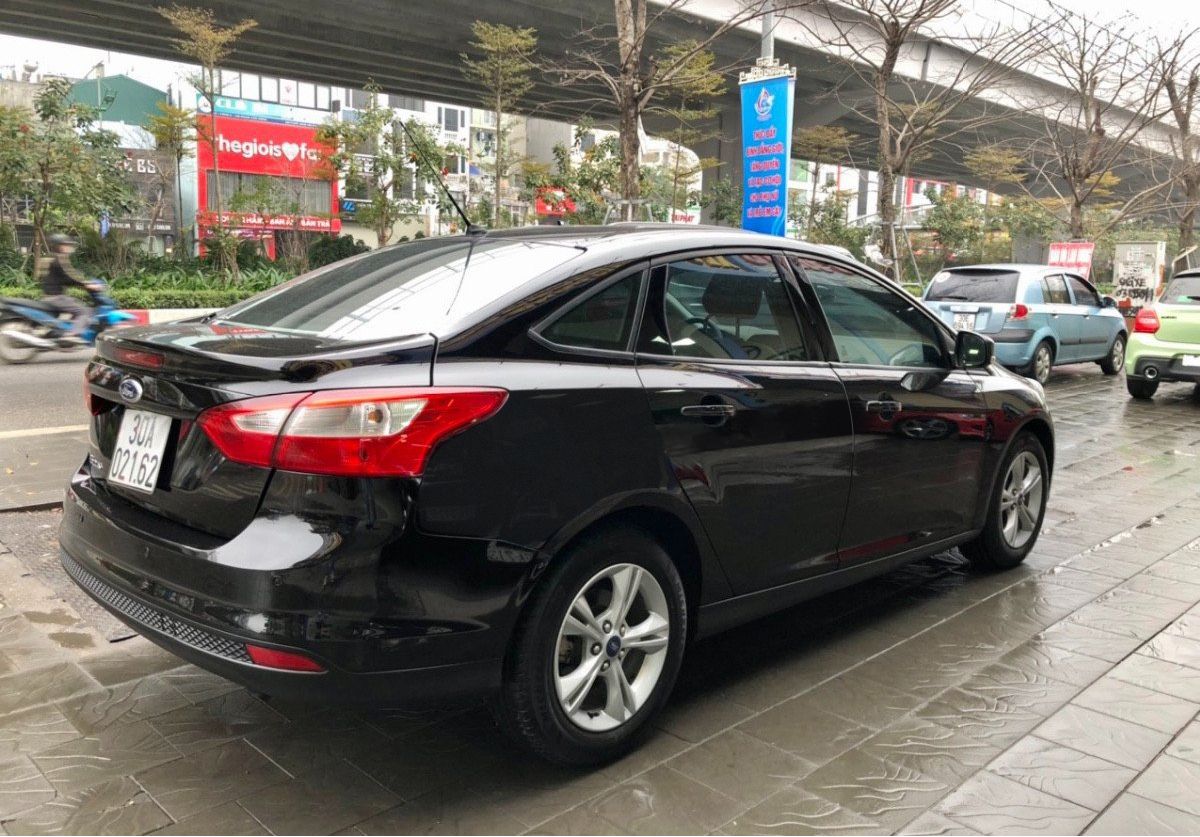 Ford Focus 2013 - Bán Ford Focus sản xuất năm 2013, màu đen, giá chỉ 355 triệu