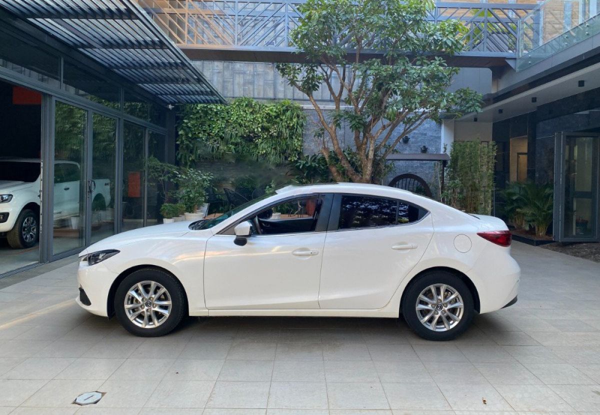 Mazda 3 2016 - Bán Mazda 3 1.5 sản xuất năm 2016, màu trắng giá cạnh tranh
