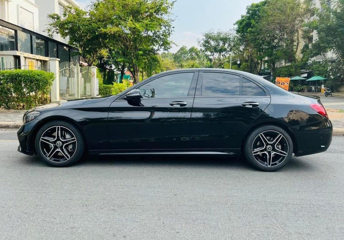 Mercedes-Benz C300 2021 - Bán xe Mercedes-Benz C300 AMG năm sản xuất 2021, màu đen