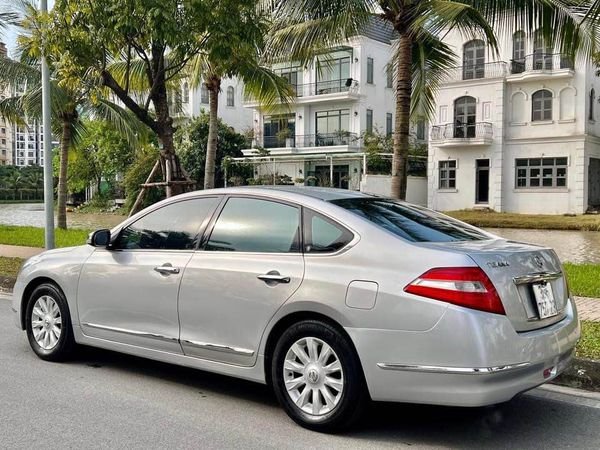 Nissan Teana 2010 - Bán Nissan Teana 2.0AT sản xuất 2010, màu bạc