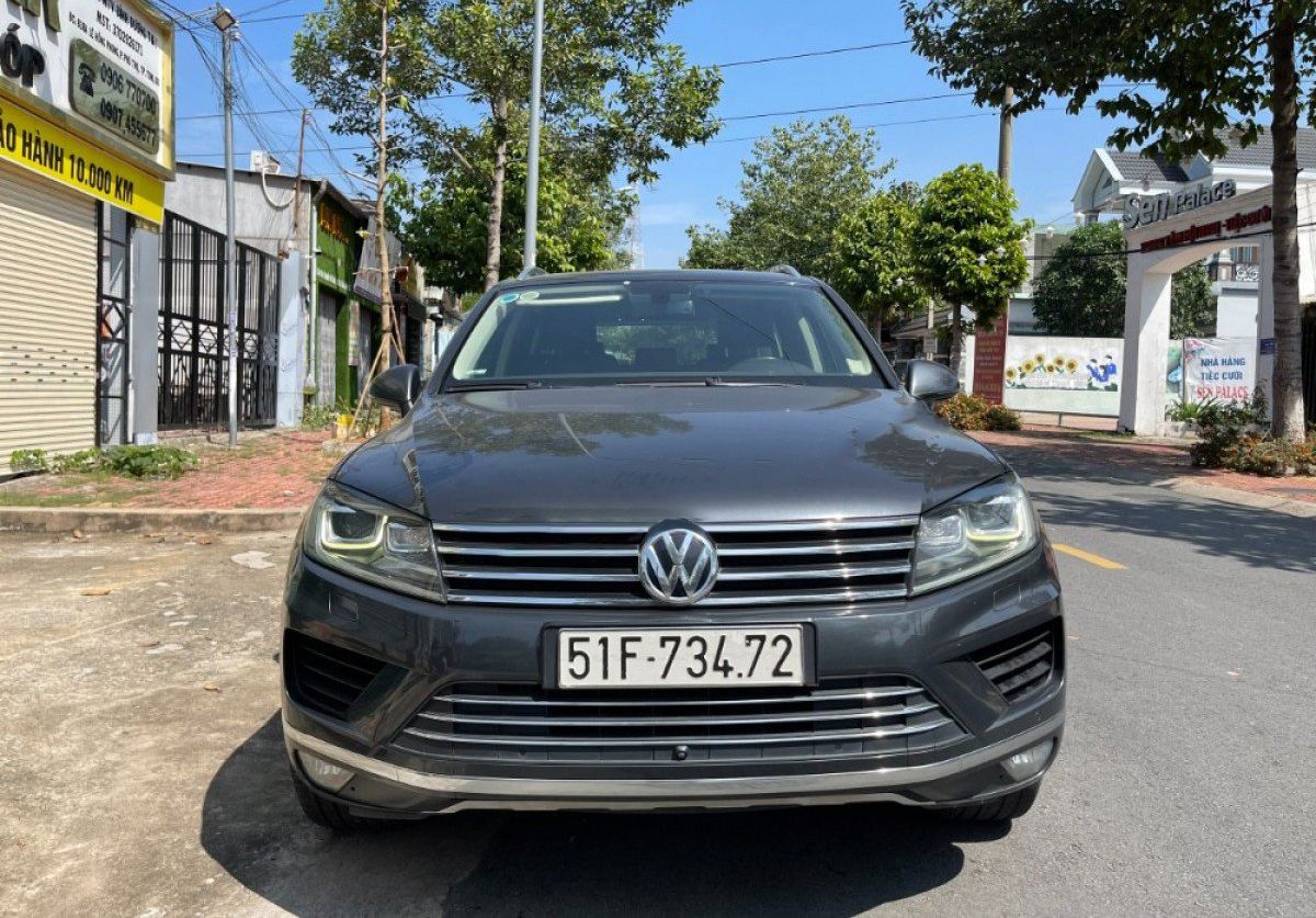 Volkswagen Touareg 2016 - Bán Volkswagen Touareg sản xuất năm 2016, màu đen, nhập khẩu