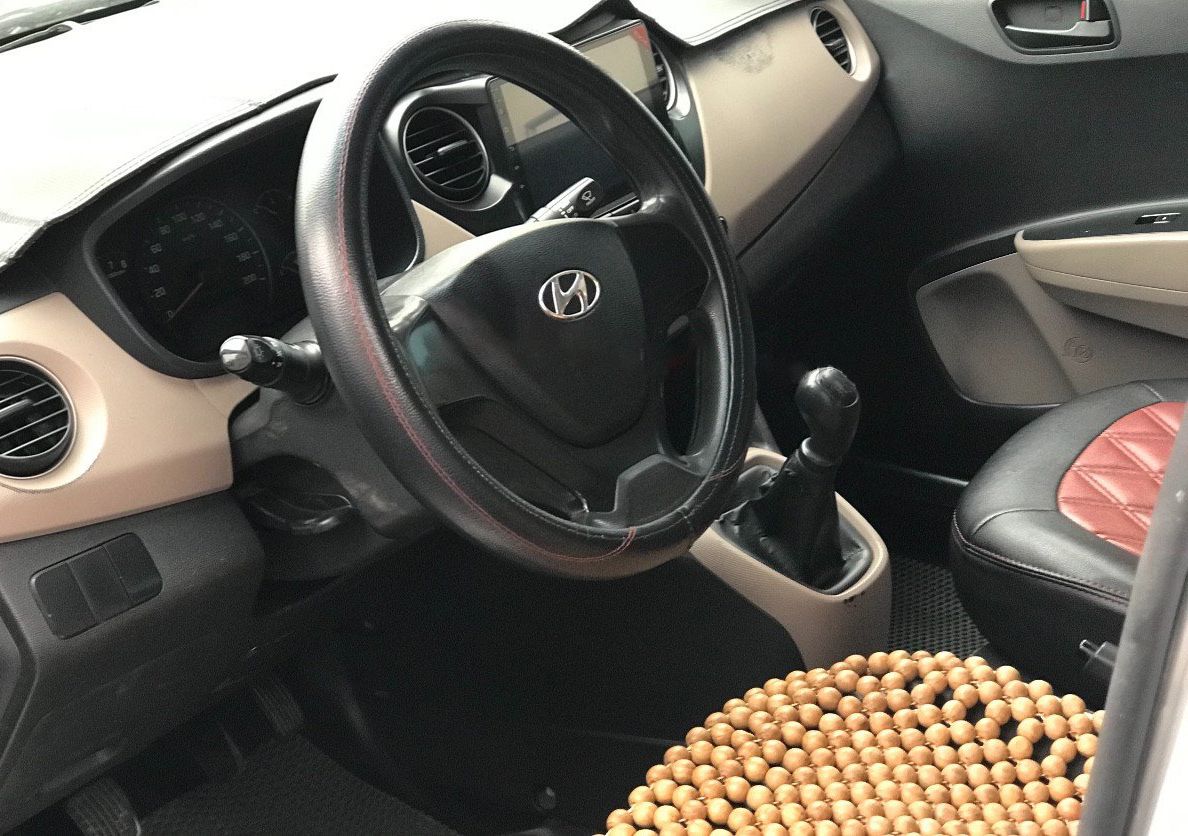 Hyundai Grand i10 2015 - Cần bán Hyundai Grand i10 1.2MT sản xuất năm 2015, màu bạc, xe nhập số sàn