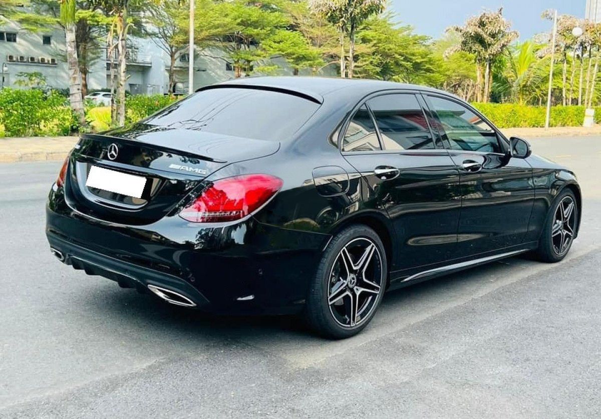 Mercedes-Benz C300 2021 - Bán xe Mercedes-Benz C300 AMG năm sản xuất 2021, màu đen