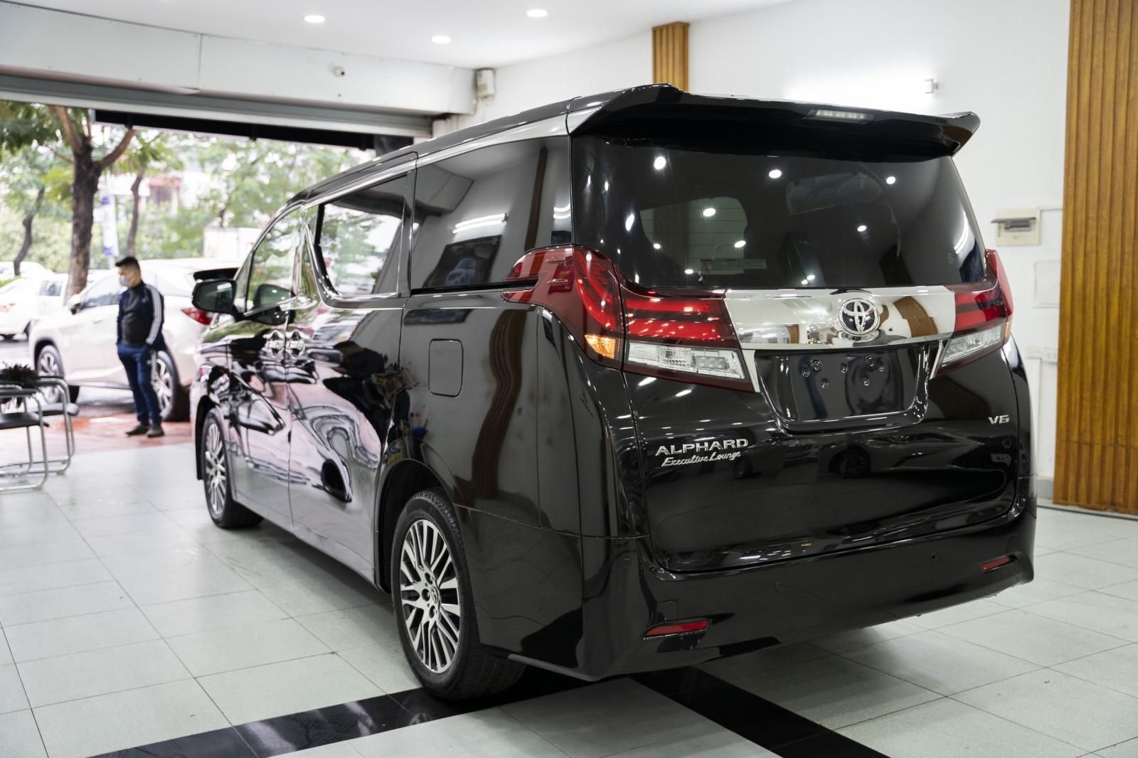 Toyota Alphard 2017 - Bán xe Toyota Alphard Luxury đời 2017 chính chủ giá tốt 3 tỷ 140tr + Hỗ trợ bank 75%