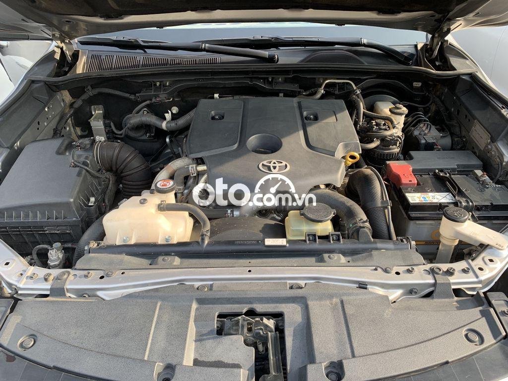 Toyota Fortuner 2019 - Bán xe Toyota Fortuner 2.4G 4x2MT năm sản xuất 2019, màu bạc số sàn