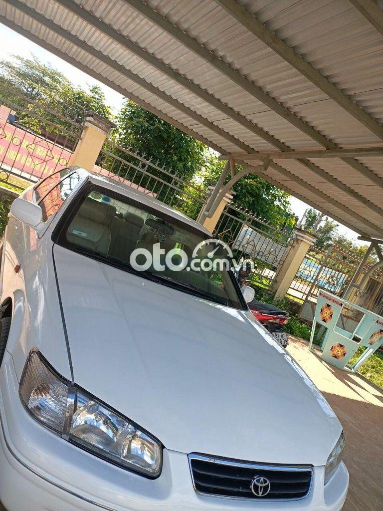 Toyota Camry 2002 - Xe Toyota Camry năm 2002, màu trắng giá cạnh tranh